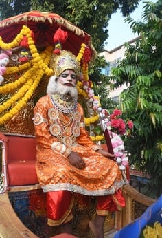महाराजा अग्रसेन की जयंती में निकाली गई शोभायात्रा महाराजा अग्रसेन की जयंती में निकाली गई शोभायात्रा
