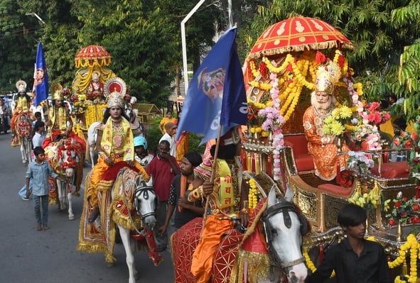 महाराजा अग्रसेन की जयंती में निकाली गई शोभायात्रा महाराजा अग्रसेन की जयंती में निकाली गई शोभायात्रा