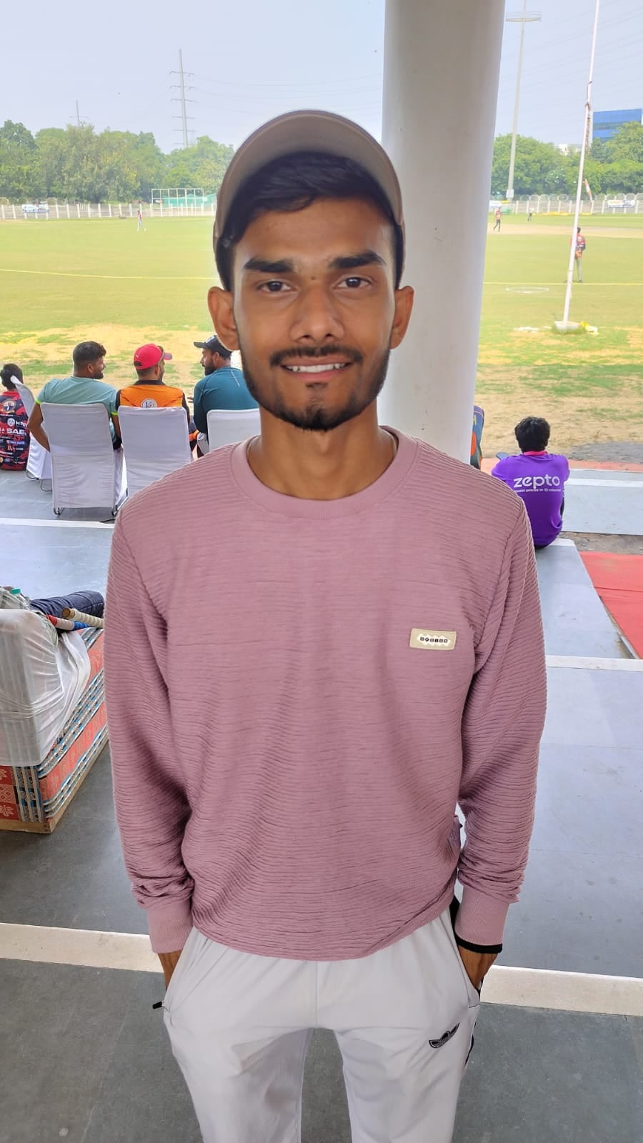 ताऊ देवीलाल स्टेडियम में खड़ा सीएम नायब सिंह सैनी का हेलीकॉप्टर। सोशल मीडिया ताऊ देवीलाल स्टेडियम में खड़ा सीएम नायब सिंह सैनी का हेलीकॉप्टर। सोशल मीडिया