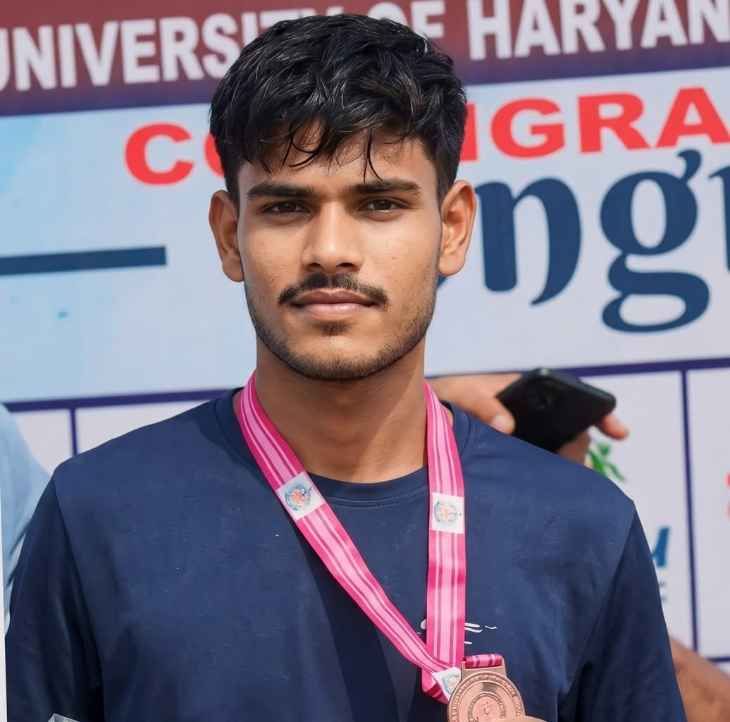 ताऊ देवीलाल स्टेडियम में खड़ा सीएम नायब सिंह सैनी का हेलीकॉप्टर। सोशल मीडिया ताऊ देवीलाल स्टेडियम में खड़ा सीएम नायब सिंह सैनी का हेलीकॉप्टर। सोशल मीडिया