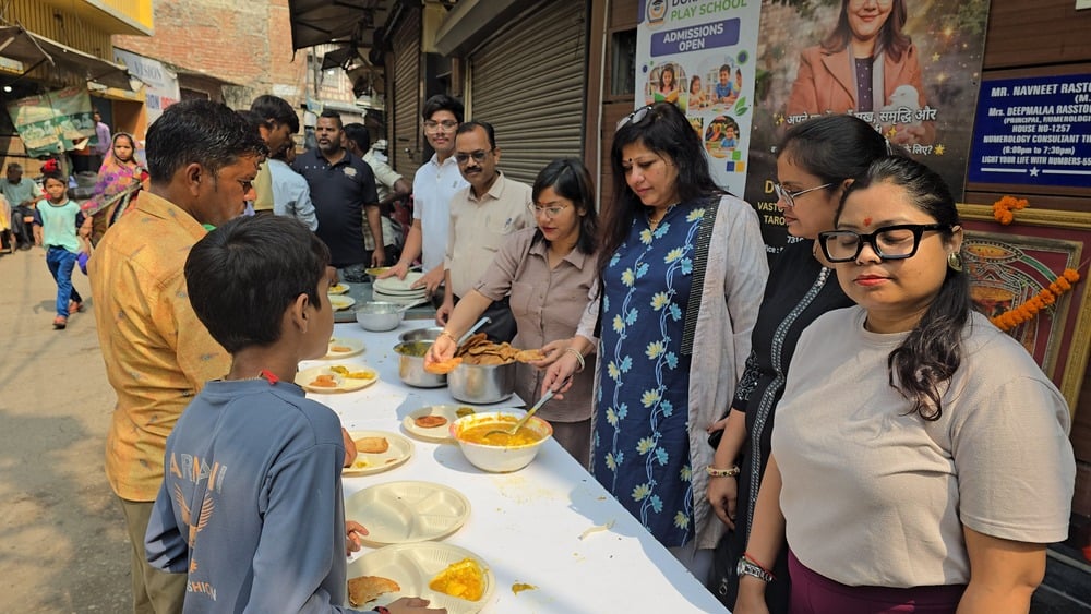 अमावस्या पर ढाई घाट पर स्नान करने पहुंचे श्रद्धालु। संवाद अमावस्या पर ढाई घाट पर स्नान करने पहुंचे श्रद्धालु। संवाद