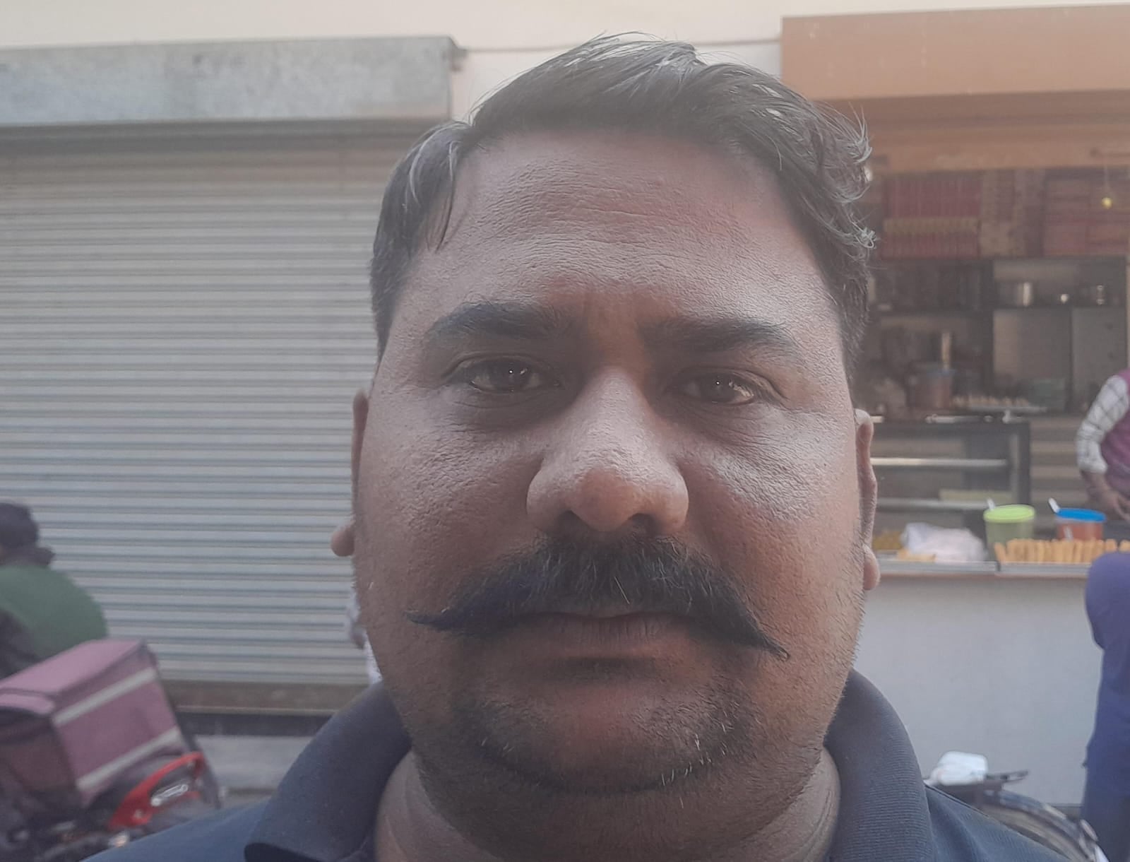 अरूण तोमर बेगमपुर खटोला में टुटे सीवर ढक्कन वाली खबरे के लिए