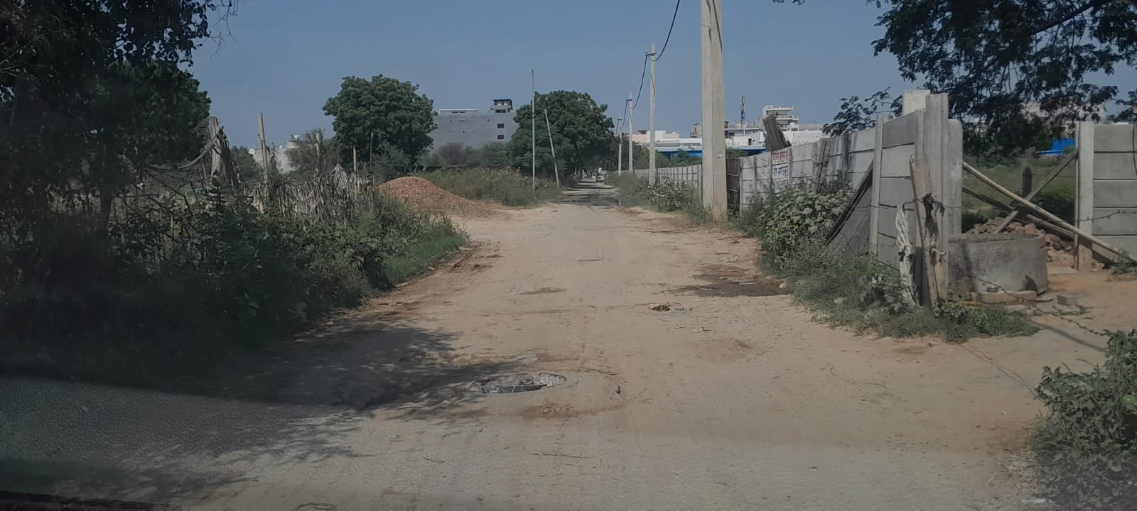 अरूण तोमर बेगमपुर खटोला में टुटे सीवर ढक्कन वाली खबरे के लिए