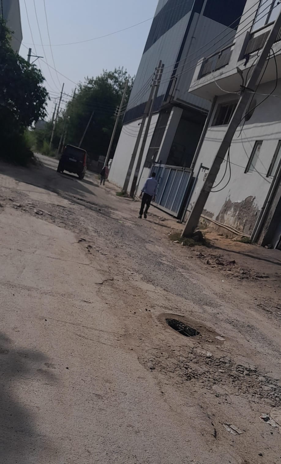 अरूण तोमर बेगमपुर खटोला में टुटे सीवर ढक्कन वाली खबरे के लिए
