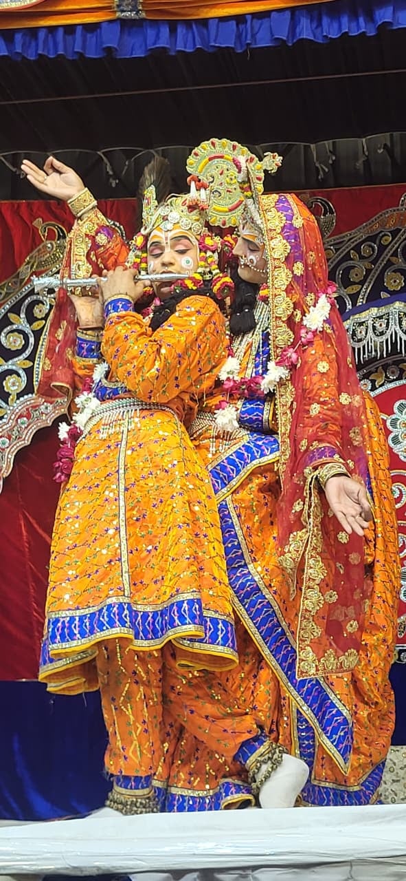 भगवान परशुराम सामुदायिक केंद्र में रासलीला का मंचन करते कलाकार। संवाद भगवान परशुराम सामुदायिक केंद्र में रासलीला का मंचन करते कलाकार। संवाद