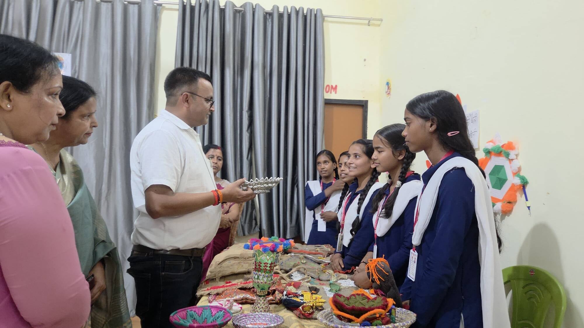 छात्राओं ने लगाई विज्ञान प्रदर्शनी छात्राओं ने लगाई विज्ञान प्रदर्शनी