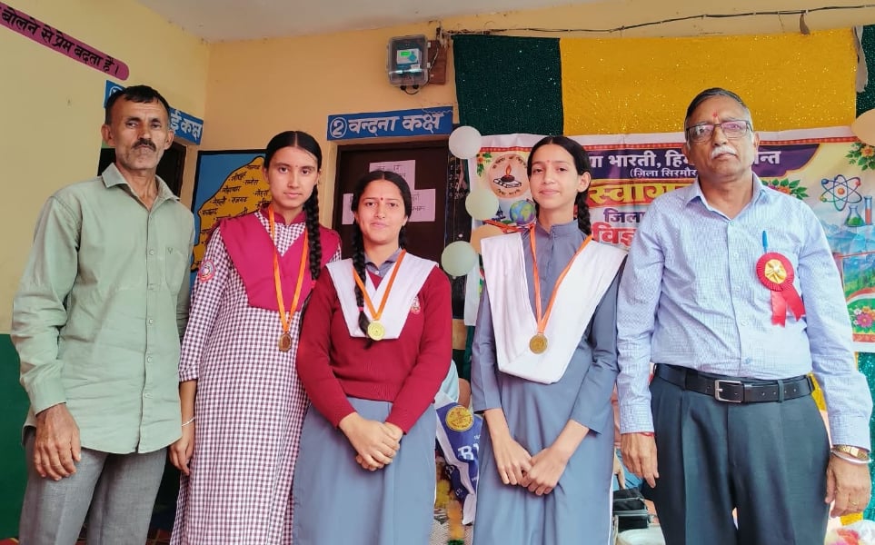 एसवीएम स्कूल कमरऊ में जिला स्तरीय ज्ञान विज्ञान मेला का शुभारंग करते हुए मुख्य अतिथि। संवाद एसवीएम स्कूल कमरऊ में जिला स्तरीय ज्ञान विज्ञान मेला का शुभारंग करते हुए मुख्य अतिथि। संवाद