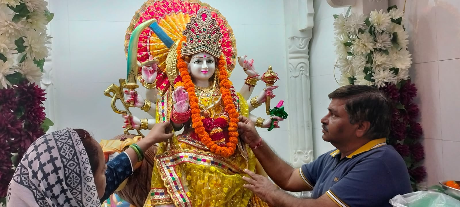 फूलमती मंदिर में मातारानी के दर्शन के लिए पहुंचे श्रद्धालु। संवाद फूलमती मंदिर में मातारानी के दर्शन के लिए पहुंचे श्रद्धालु। संवाद