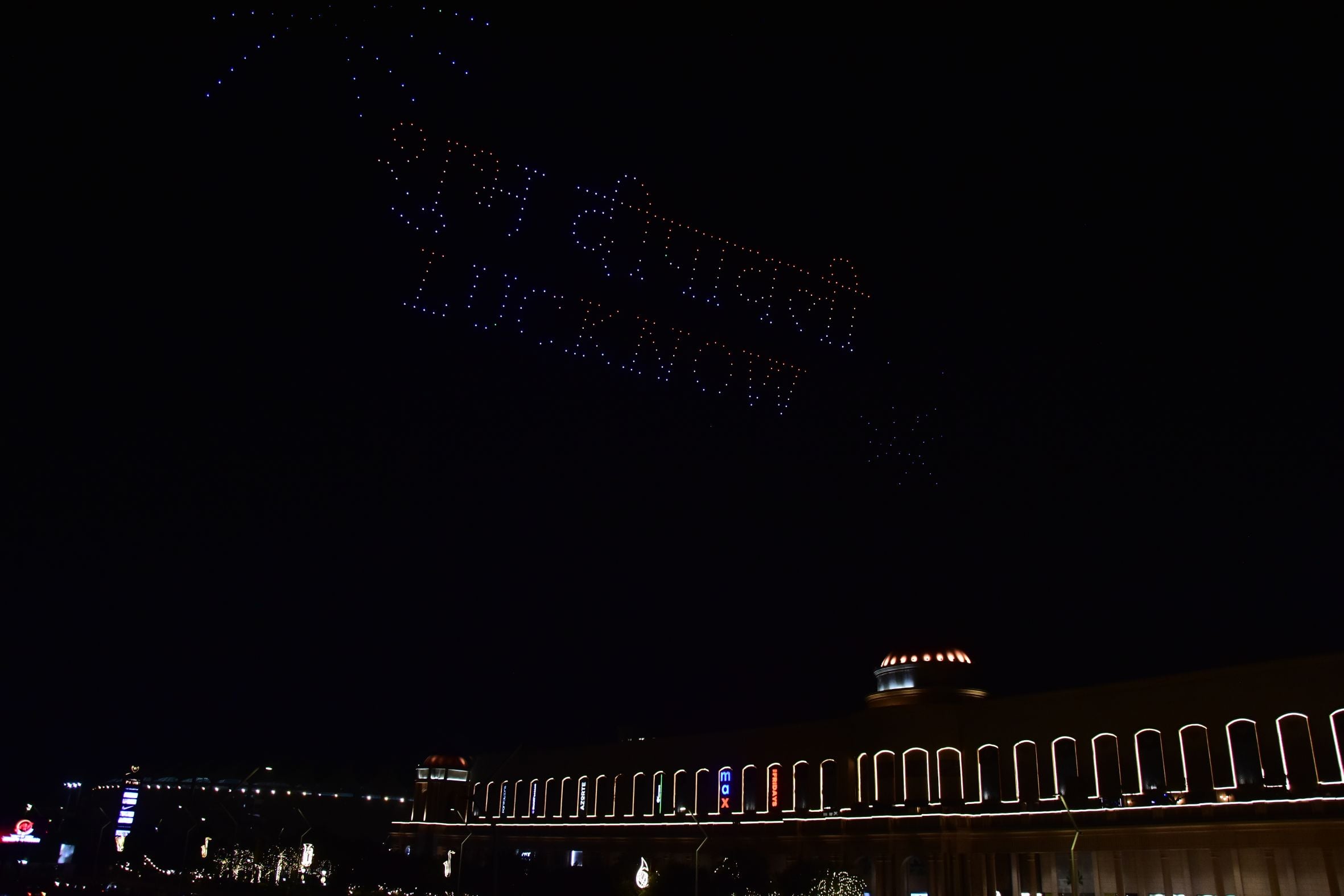 फिनिक्स पलासियो मॉल में हुआ ड्रोन शो। फिनिक्स पलासियो मॉल में हुआ ड्रोन शो।