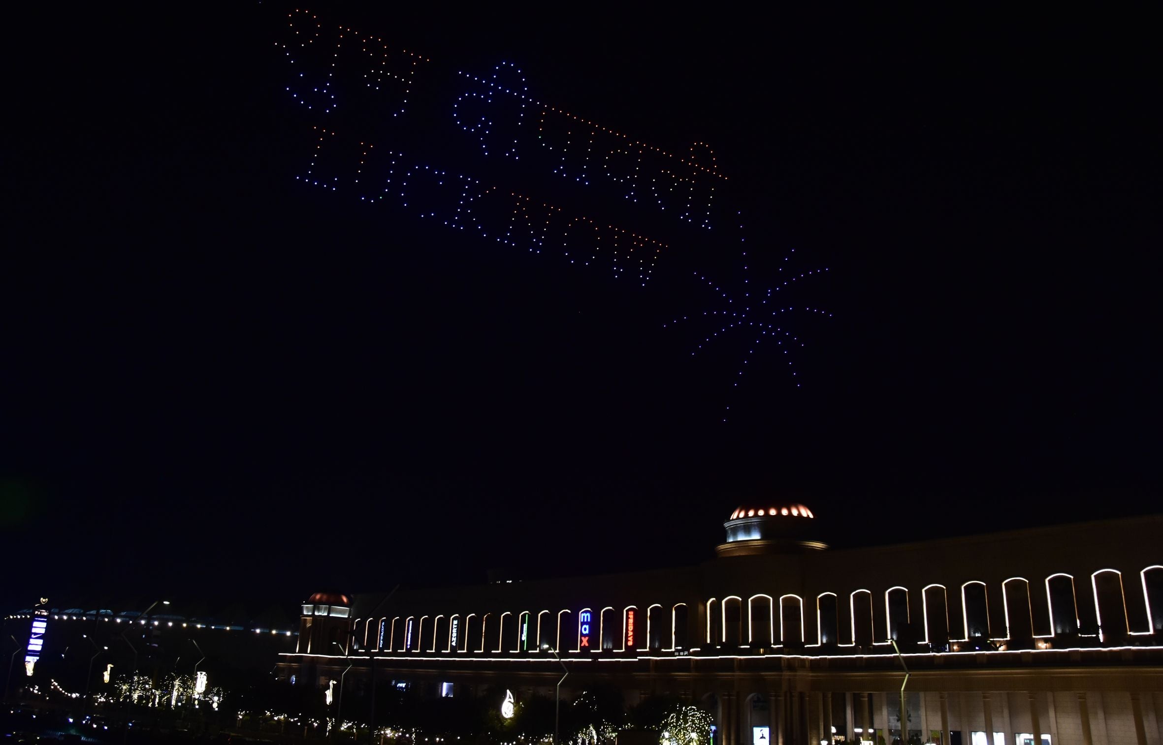 फिनिक्स पलासियो मॉल में हुआ ड्रोन शो। फिनिक्स पलासियो मॉल में हुआ ड्रोन शो।