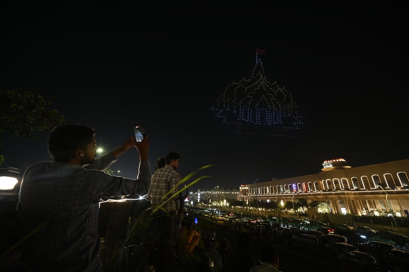 फिनिक्स पलासियो मॉल में हुआ ड्रोन शो। फिनिक्स पलासियो मॉल में हुआ ड्रोन शो।