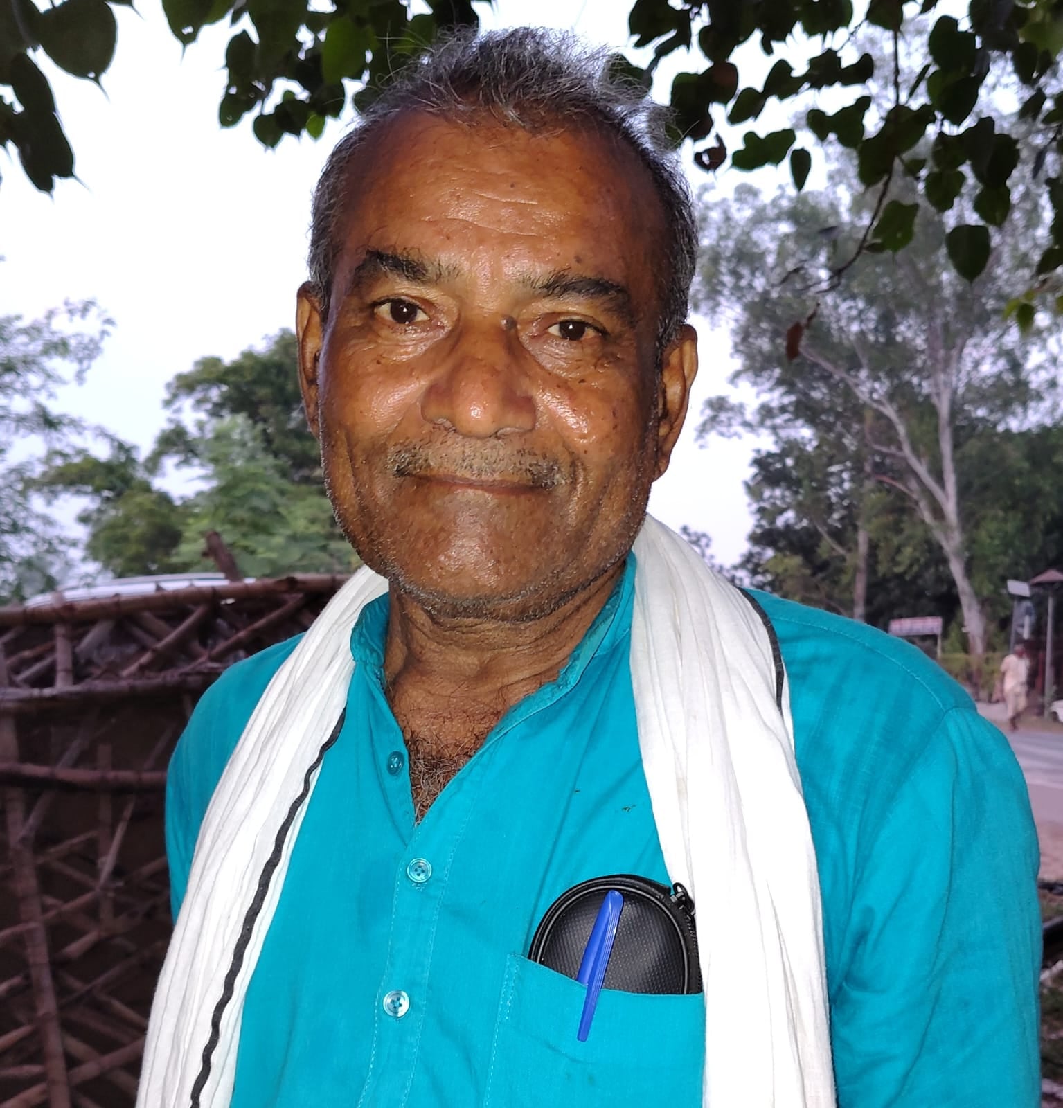 फोटो 09 एचएएमपी 33- बिवांर सहकारी समिति में खाद के लिए जुटे किसान। संवाद फोटो 09 एचएएमपी 33- बिवांर सहकारी समिति में खाद के लिए जुटे किसान। संवाद