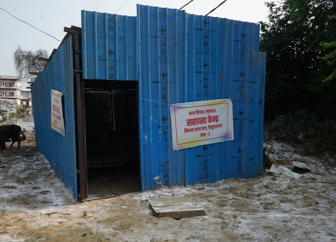 गोमती की बाढ़ और पानी निकालने के लिए लगे पंप। गोमती की बाढ़ और पानी निकालने के लिए लगे पंप।