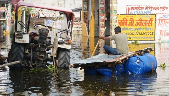 गोमती की बाढ़। गोमती की बाढ़।