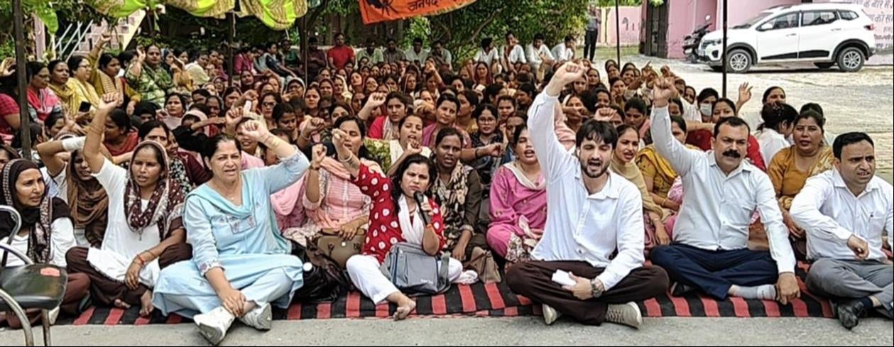 गांव लिलौन में बंद पड़ा आयुष्मान आरोग्य मंदिर। संवाद गांव लिलौन में बंद पड़ा आयुष्मान आरोग्य मंदिर। संवाद