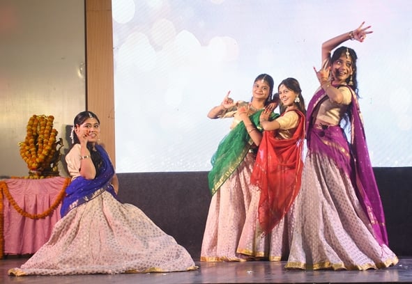 नेशनल पीजी कॉलेज में नेशनल मीडिया फेस्ट में प्रस्तुति देते विद्यार्थी नेशनल पीजी कॉलेज में नेशनल मीडिया फेस्ट में प्रस्तुति देते विद्यार्थी