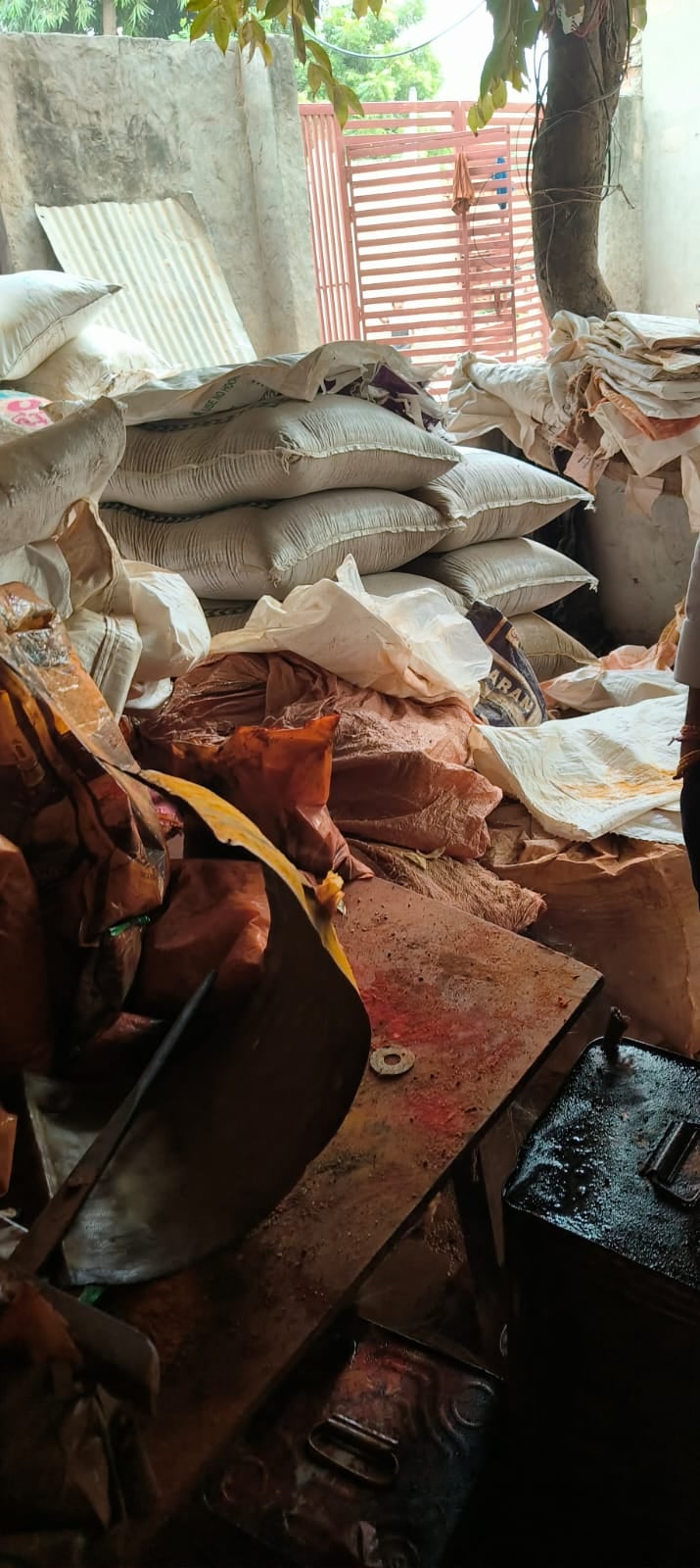 नवरात्रि पर्व को दृष्टिगत रखते हुए जनपद के खाद्य सुरक्षा एवं औषधि प्रशासन विभाग के अधिकारीगण खा नवरात्रि पर्व को दृष्टिगत रखते हुए जनपद के खाद्य सुरक्षा एवं औषधि प्रशासन विभाग के अधिकारीगण खा