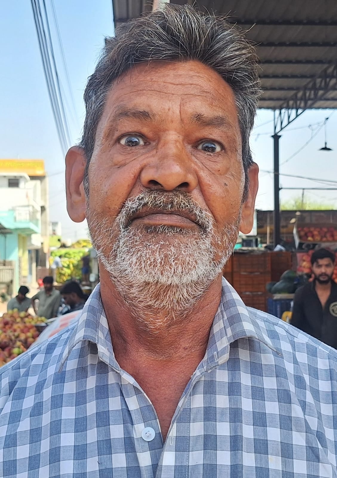 पटौदी की पुरानी सब्जी मंडी में कूड़े का ढेर। निवासी पटौदी की पुरानी सब्जी मंडी में कूड़े का ढेर। निवासी