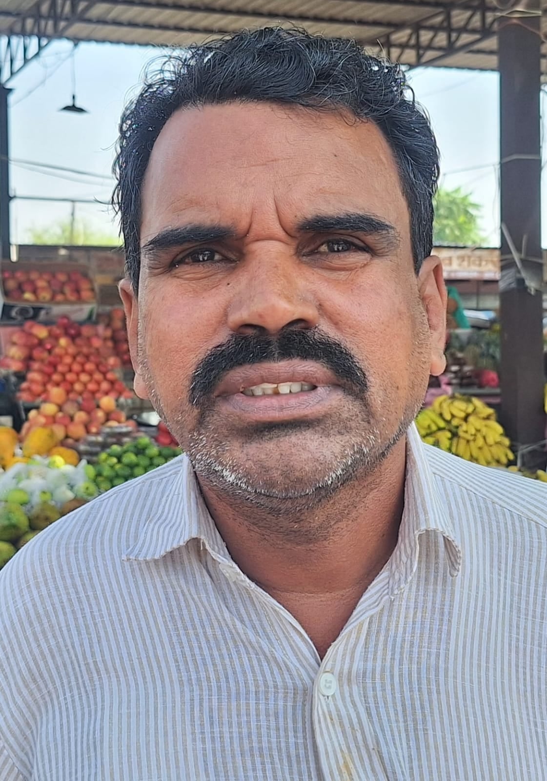 पटौदी की पुरानी सब्जी मंडी में कूड़े का ढेर। निवासी पटौदी की पुरानी सब्जी मंडी में कूड़े का ढेर। निवासी