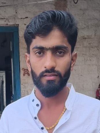 सीएचसी में बिलखती पत्नी जूही, परिजन व ग्रामीण। संवाद सीएचसी में बिलखती पत्नी जूही, परिजन व ग्रामीण। संवाद