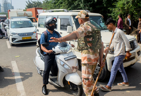 सेक्टर 56 की इसी केंद्रीय विहार सोसाइटी के फ्लैट से ध्रुव राठी को पुलिस ने हिरासत में लिया