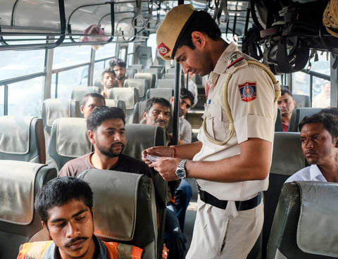 सेक्टर 56 की इसी केंद्रीय विहार सोसाइटी के फ्लैट से ध्रुव राठी को पुलिस ने हिरासत में लिया