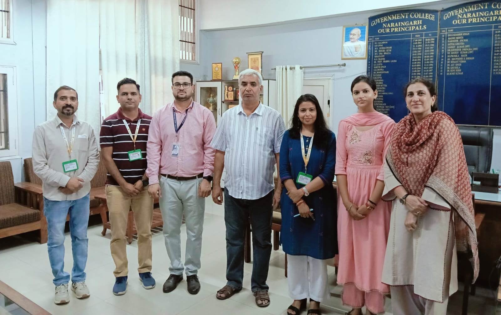 अंबाला सिटी के एसए जैन (पीजी) कॉलेज में आयोजित कार्यशाला में वक्ता को सम्मानित करते प्रबंधक। प् अंबाला सिटी के एसए जैन (पीजी) कॉलेज में आयोजित कार्यशाला में वक्ता को सम्मानित करते प्रबंधक। प्