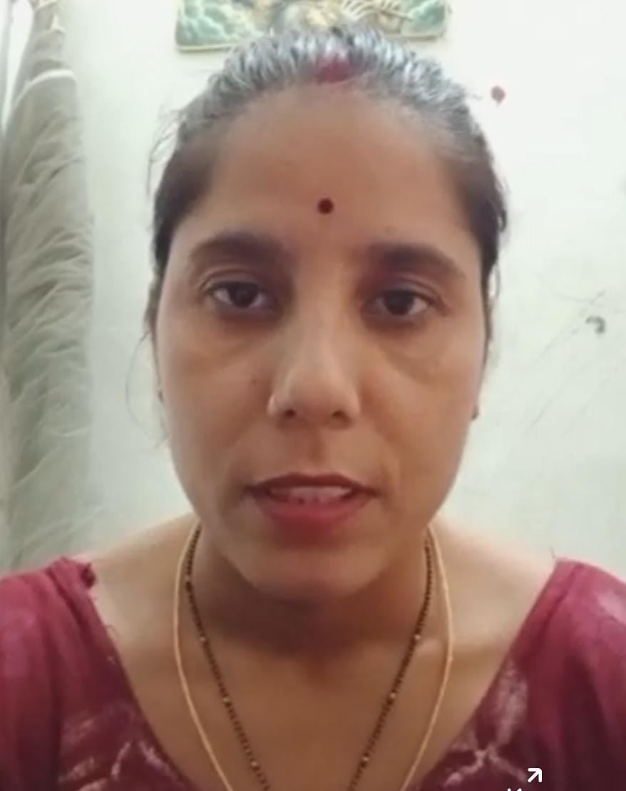 अलीगंज में नवरात्र के प्रथम दिन पूजा अर्चना करते भक्त। संवाद अलीगंज में नवरात्र के प्रथम दिन पूजा अर्चना करते भक्त। संवाद