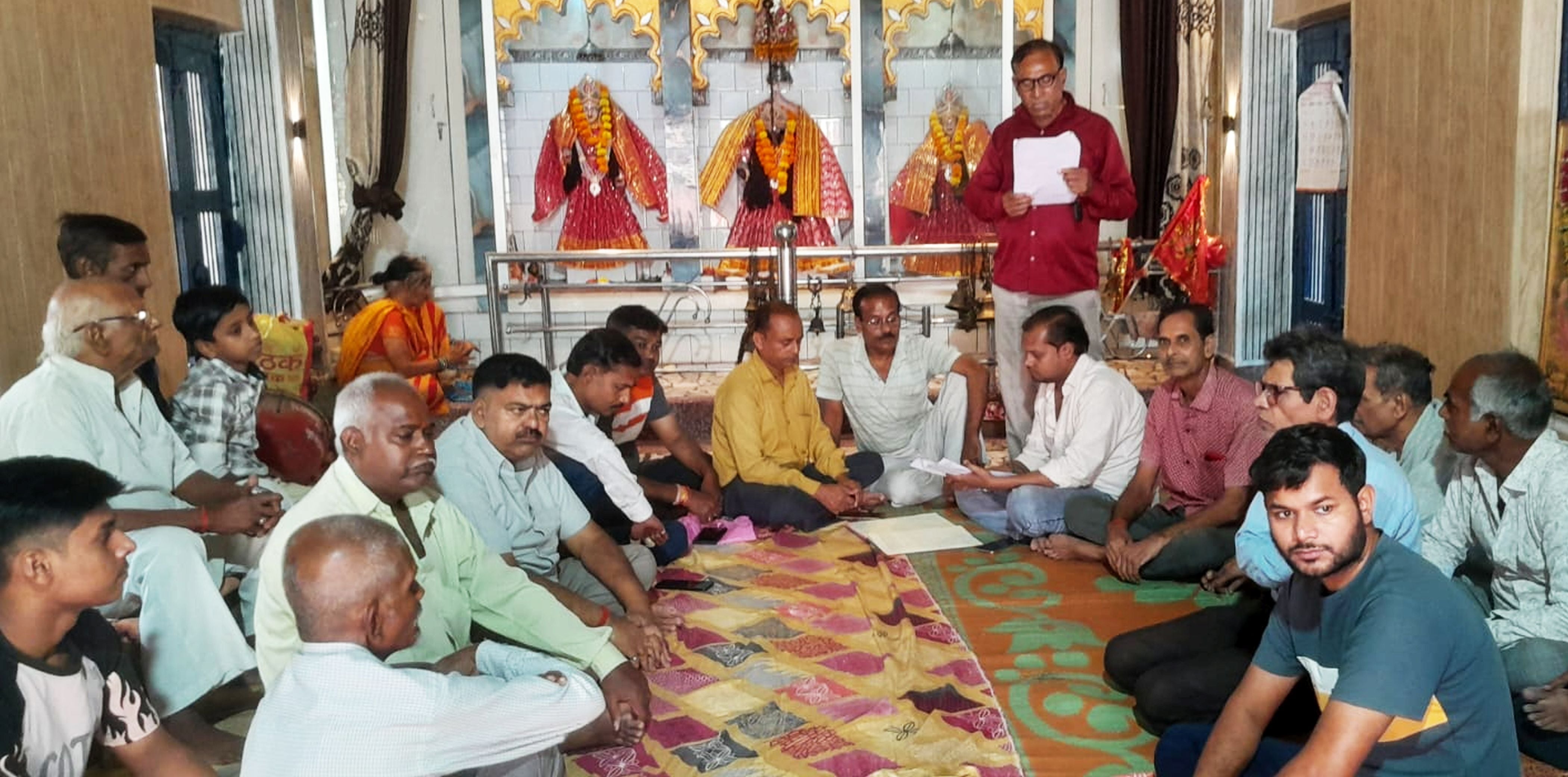 फोटो-05-बैठक करते कालीजी मंदिर समिति के पदाधिकारी। संवाद फोटो-05-बैठक करते कालीजी मंदिर समिति के पदाधिकारी। संवाद