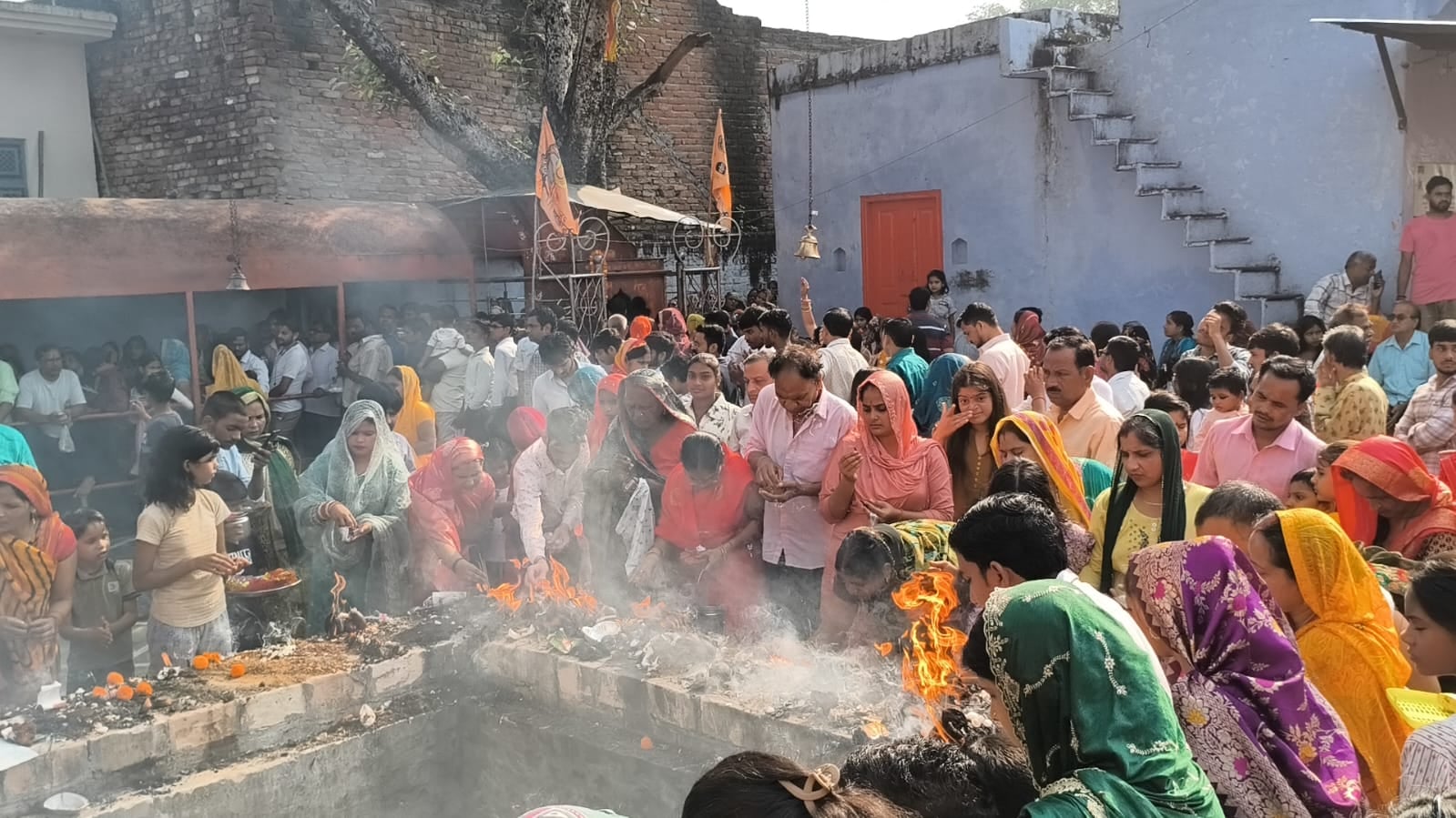 फोटो 10 - शशि।महिला श्रद्धालु। स्रोत : संवाद फोटो 10 - शशि।महिला श्रद्धालु। स्रोत : संवाद