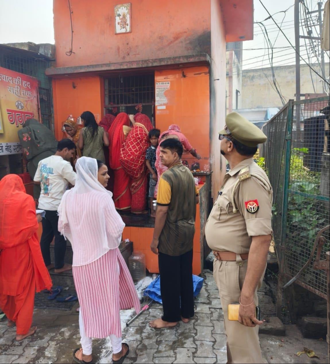 फोटो 10 - शशि।महिला श्रद्धालु। स्रोत : संवाद फोटो 10 - शशि।महिला श्रद्धालु। स्रोत : संवाद