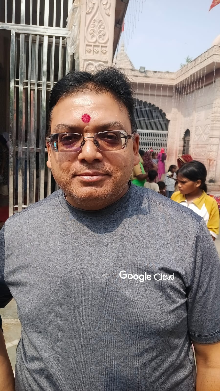 फोटो 10 - शशि।महिला श्रद्धालु। स्रोत : संवाद फोटो 10 - शशि।महिला श्रद्धालु। स्रोत : संवाद