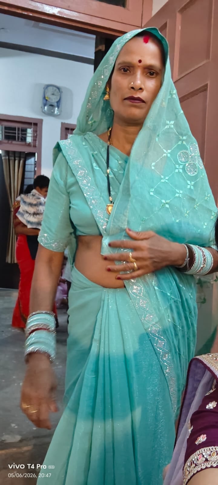 फोटो 11 एचएएमपी 14- कुरारा कस्बा में घटना स्थल पर खड़ी ओमनी वैन। संवाद फोटो 11 एचएएमपी 14- कुरारा कस्बा में घटना स्थल पर खड़ी ओमनी वैन। संवाद