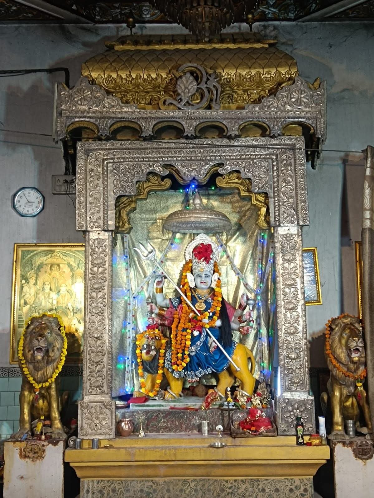 फोटो- 4-छावनी रोड चौराहे पर भक्तों ने रखी मां दुर्गा की आकर्षक प्रतिमा। संवाद फोटो- 4-छावनी रोड चौराहे पर भक्तों ने रखी मां दुर्गा की आकर्षक प्रतिमा। संवाद