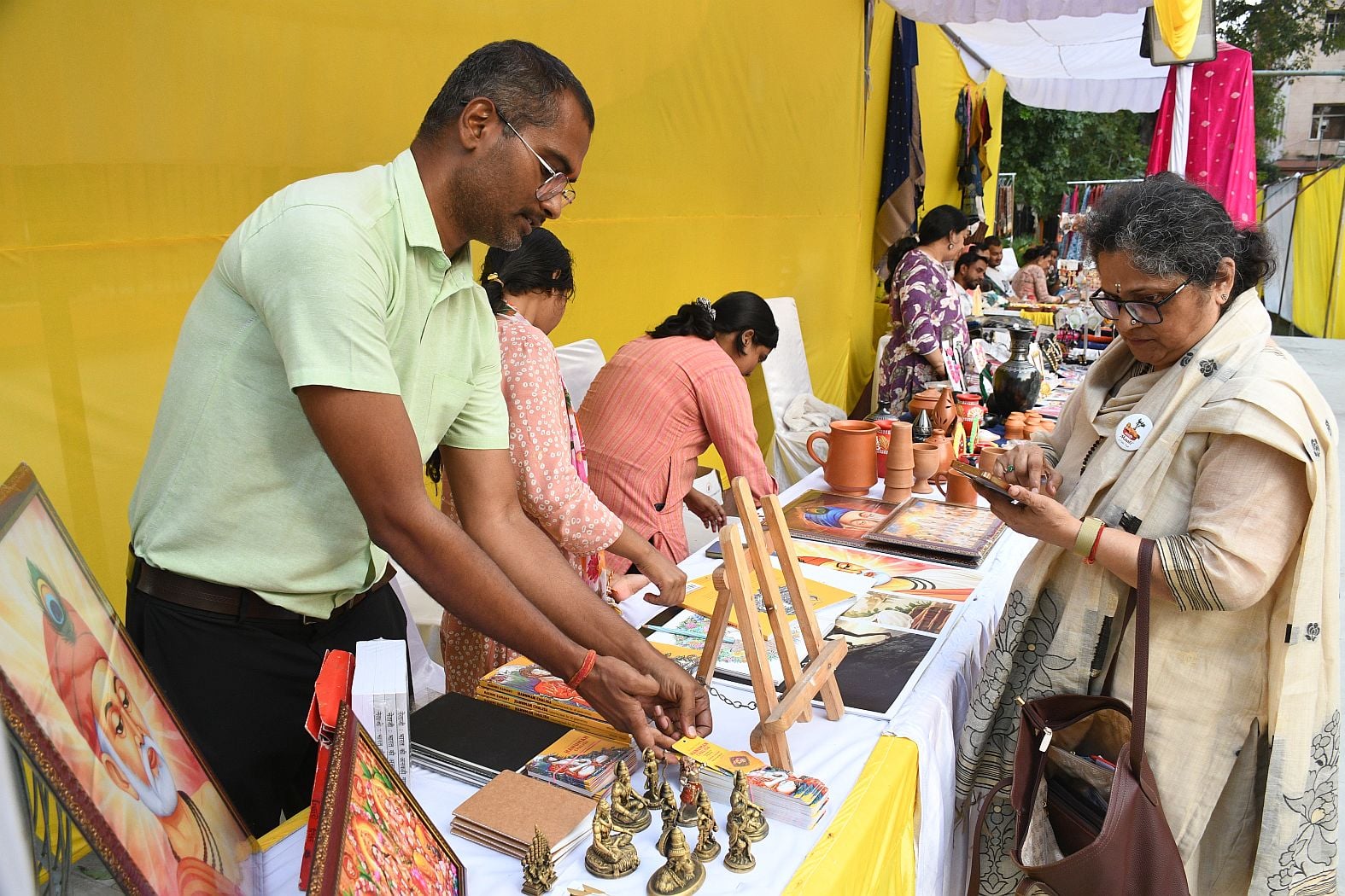 गोमती नगर स्थित संगीत नाटक अकादमी में नौवें पूर्वांचल माटी महोत्सव गोमती नगर स्थित संगीत नाटक अकादमी में नौवें पूर्वांचल माटी महोत्सव