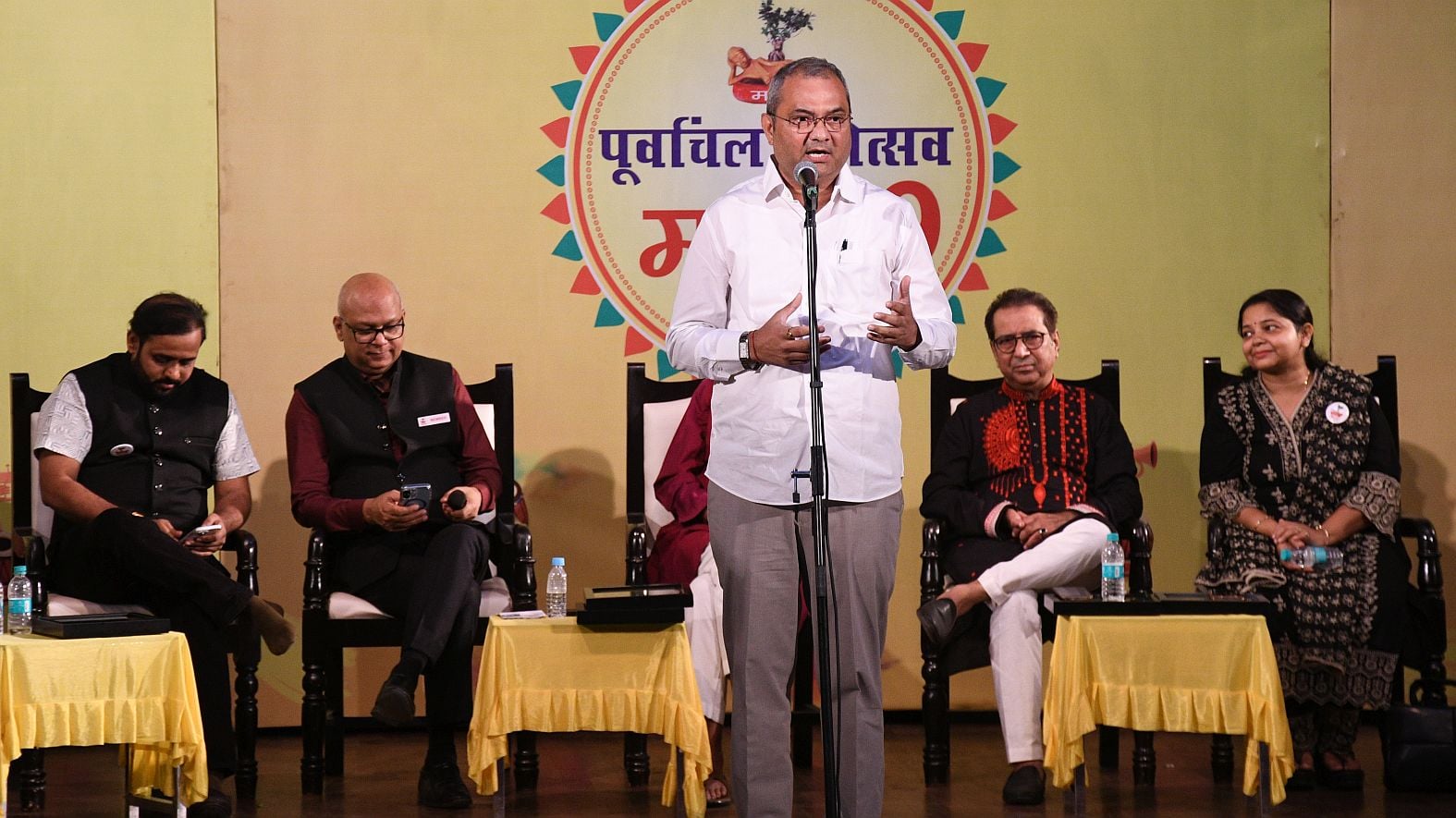 गोमती नगर स्थित संगीत नाटक अकादमी में नौवें पूर्वांचल माटी महोत्सव गोमती नगर स्थित संगीत नाटक अकादमी में नौवें पूर्वांचल माटी महोत्सव