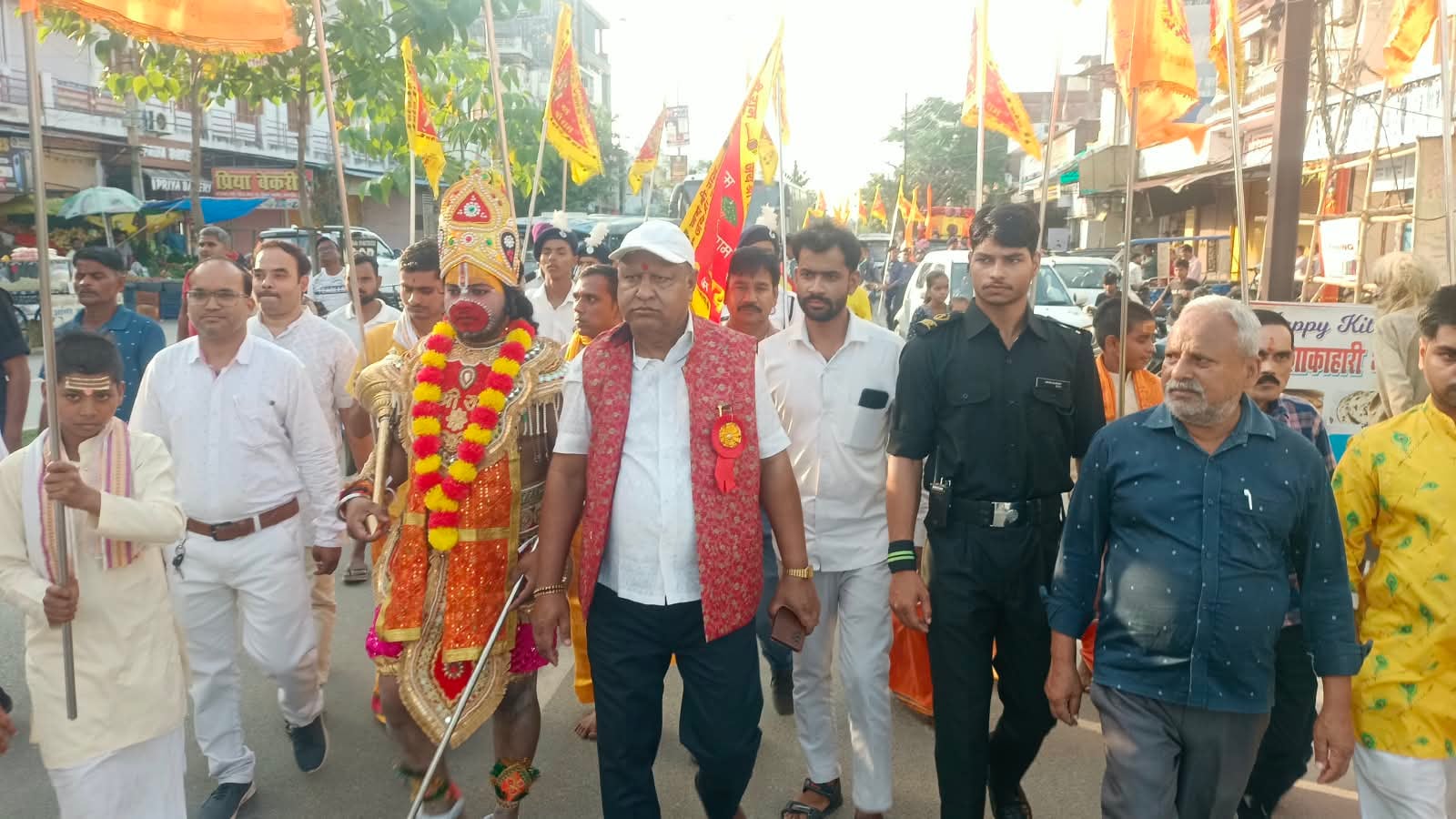 हवन-पूजन करते मेला कमेटी के पदाधिकारी: संवाद हवन-पूजन करते मेला कमेटी के पदाधिकारी: संवाद