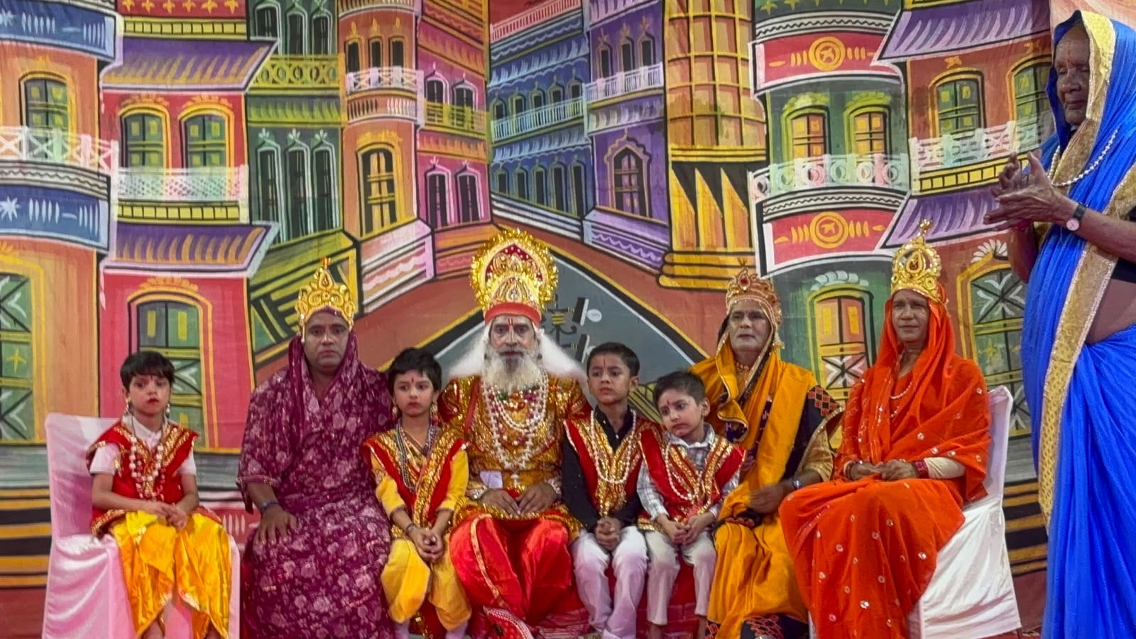 मेन बाजार में आयोजित रामलीला का दृश्य। स्रोत : संस्था