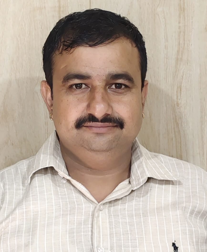 नालागढ़ बवासनी मांग पर सड़क के किनारे बैठे बंदरों के झुंड- संवाद। नालागढ़ बवासनी मांग पर सड़क के किनारे बैठे बंदरों के झुंड- संवाद।