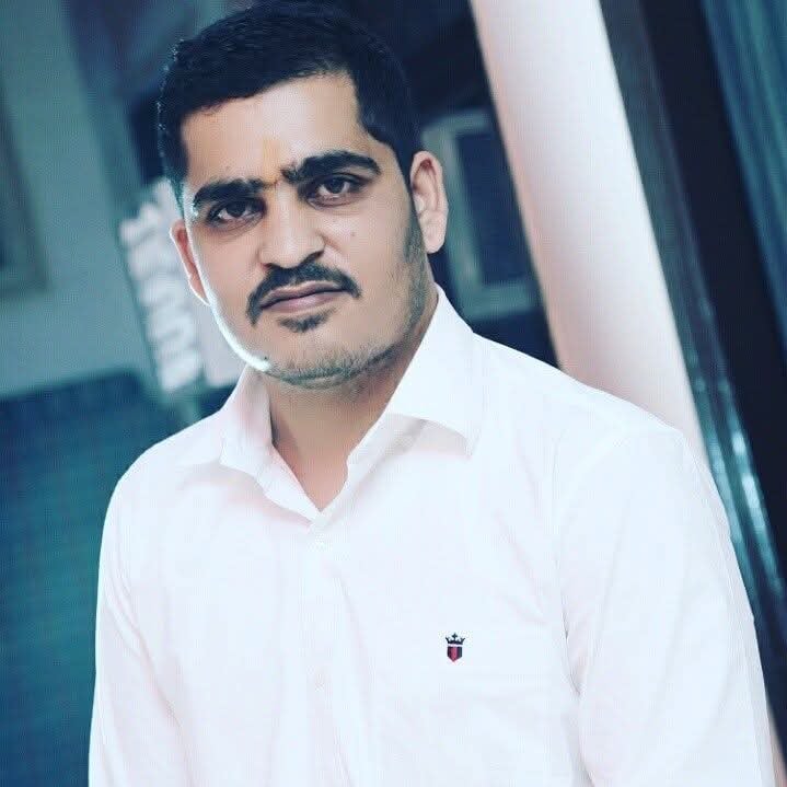 नालागढ़ बवासनी मांग पर सड़क के किनारे बैठे बंदरों के झुंड- संवाद। नालागढ़ बवासनी मांग पर सड़क के किनारे बैठे बंदरों के झुंड- संवाद।