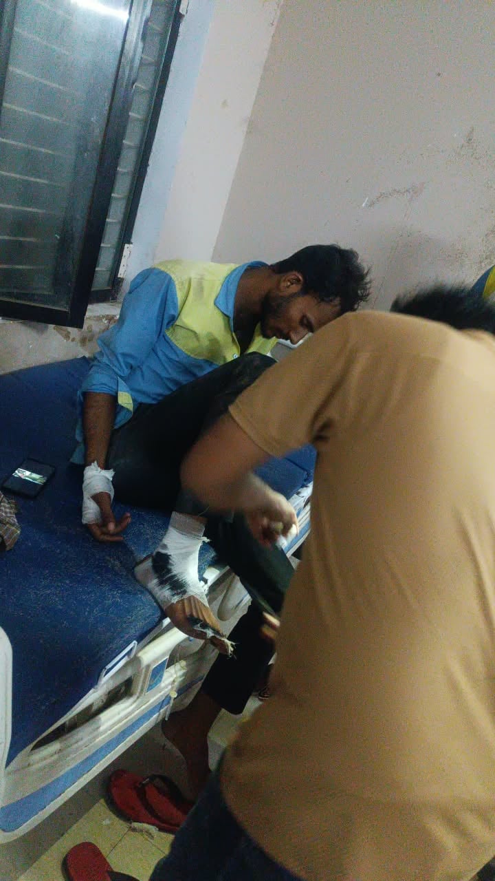 पेट्रोल पंप पर पेट्रोल भरवाते कैमरे में कैद, घायल पेट्रोल पंप कर्मी पेट्रोल पंप पर पेट्रोल भरवाते कैमरे में कैद, घायल पेट्रोल पंप कर्मी