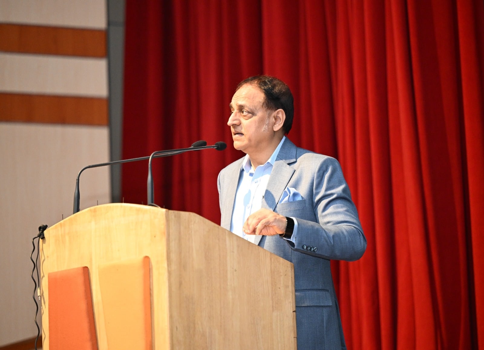राष्ट्रीय साइबर सुरक्षा जागरूकता माह के तहत हुए कार्यक्रम में मौजूद विद्यार्थी और बोलते वक्ता। राष्ट्रीय साइबर सुरक्षा जागरूकता माह के तहत हुए कार्यक्रम में मौजूद विद्यार्थी और बोलते वक्ता।