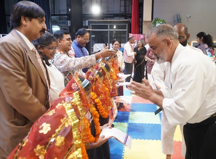 सिटी मांटेसरी स्कूल राजाजीपुरम प्रथम कैंपस में छात्राओं के लिए आत्मरक्षा प्रशिक्षण कार्यक्रम शन