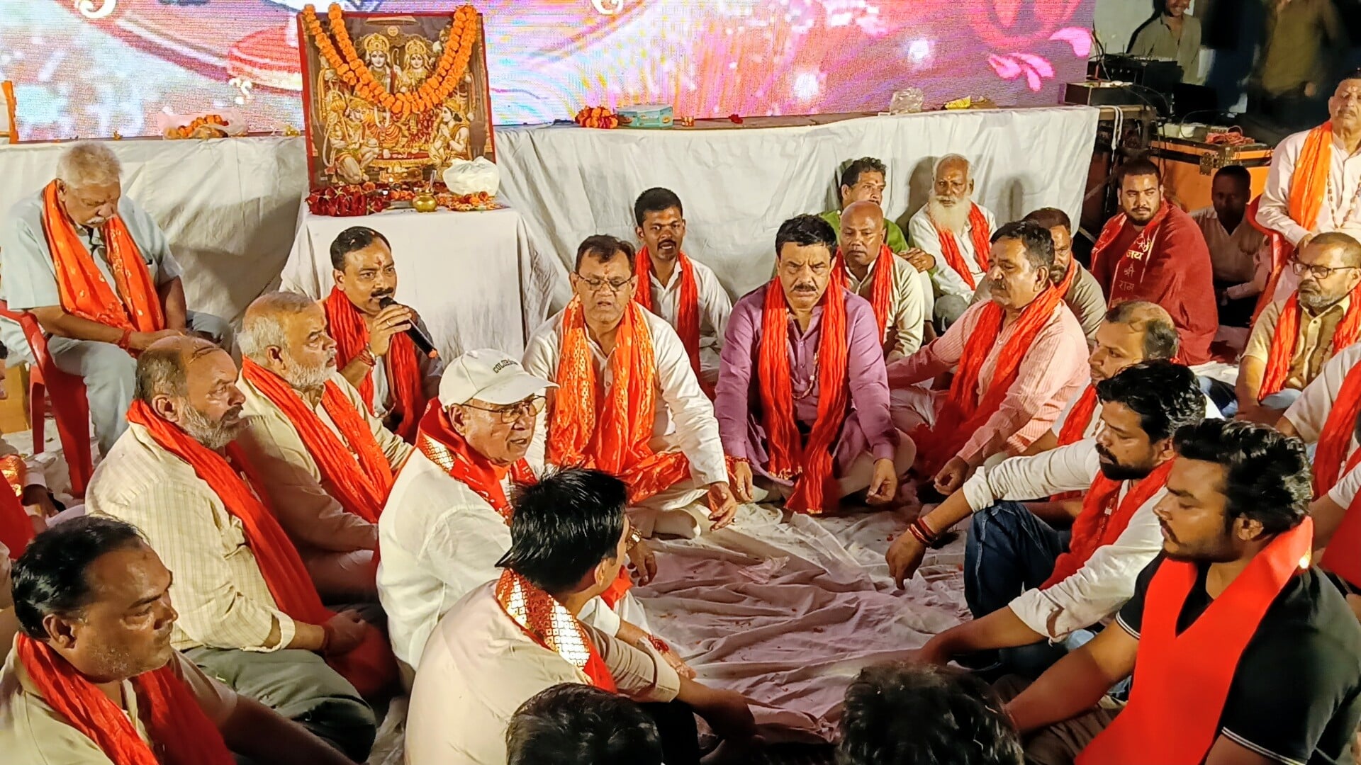 श्री आदर्श रामलीला कमैटी द्वारा पर्दे पर दिखाई जाने वाली रामलीला का मुख्य अतिथि राज्यमंत्री दि श्री आदर्श रामलीला कमैटी द्वारा पर्दे पर दिखाई जाने वाली रामलीला का मुख्य अतिथि राज्यमंत्री दि