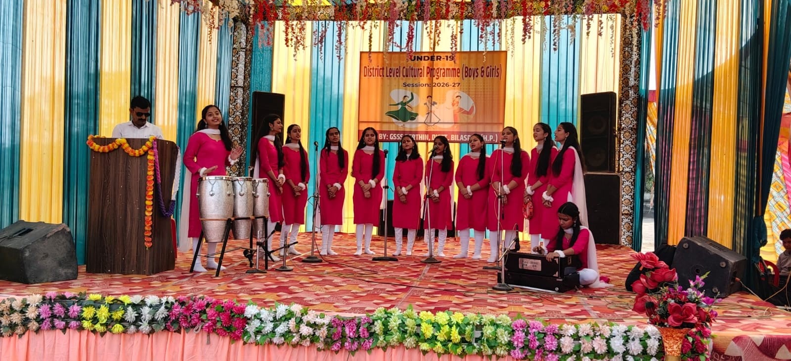 बरठीं स्कूल में आयोजित जिला स्तरीय सांस्कृतिक प्रतियोगिता में विजेता छात्राओं को सम्मानित करते बरठीं स्कूल में आयोजित जिला स्तरीय सांस्कृतिक प्रतियोगिता में विजेता छात्राओं को सम्मानित करते
