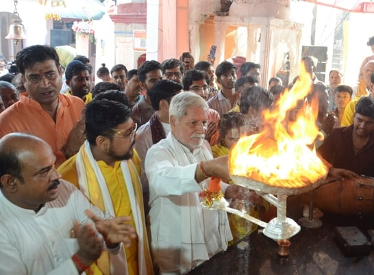 चौक स्थित श्री बड़ी काली जी मंदिर में दर्शन करते भक्त।