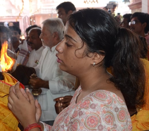 चौक स्थित श्री बड़ी काली जी मंदिर में दर्शन करते भक्त।