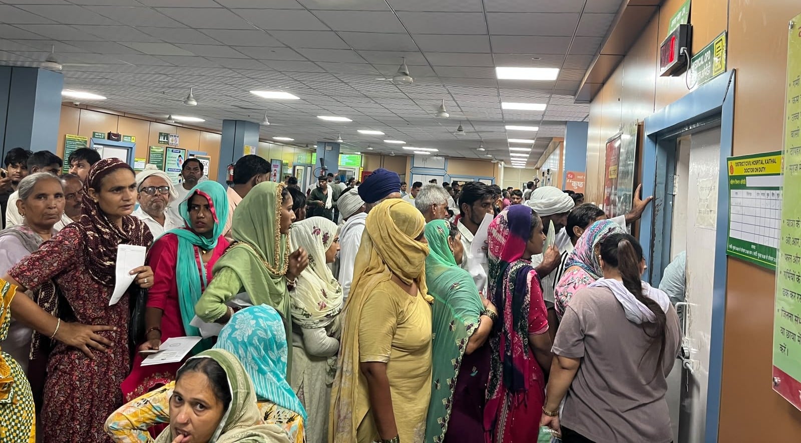 जिला नागरिक अस्पताल में इलाज के लिए पहुंचे मरीज। संवाद जिला नागरिक अस्पताल में इलाज के लिए पहुंचे मरीज। संवाद