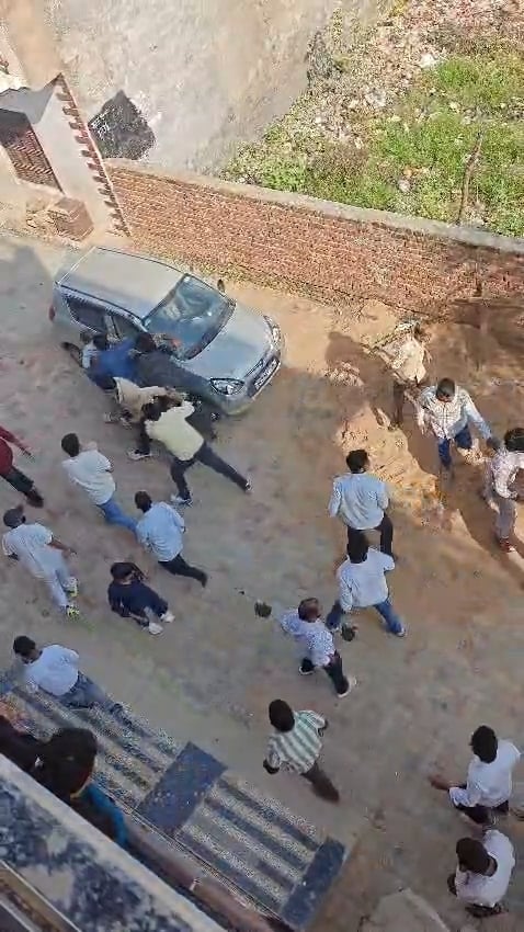 जमीन के विवाद में तीन पर हमला, चाकूबाजी-फायरिंग जमीन के विवाद में तीन पर हमला, चाकूबाजी-फायरिंग