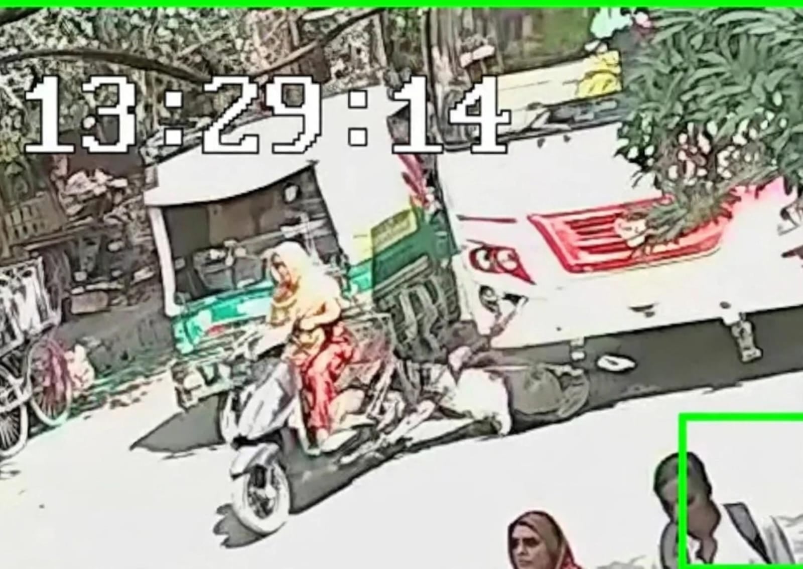 जानकारी देते पूजा। संवाद
